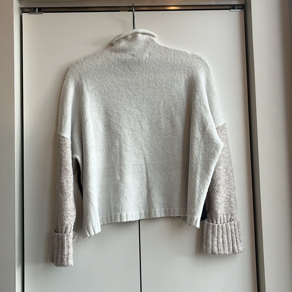 Aqua color block sweater - M - Picture 2 of 3